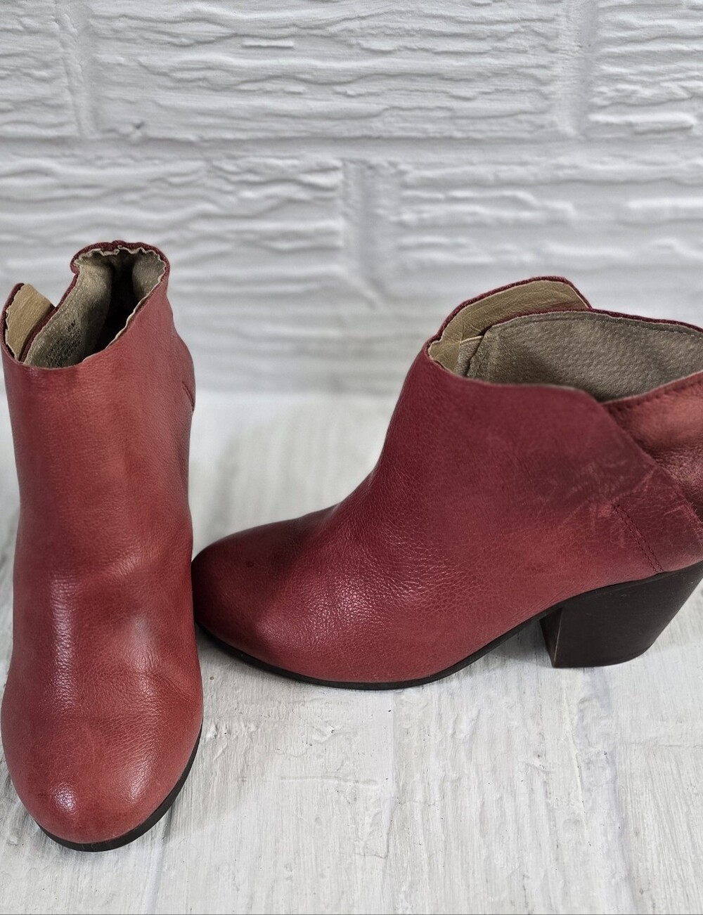 Latigo "Sonoma" Red Leather Ankle Booties - Women's Size 6 M